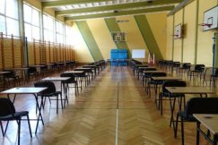 Na pierwszy ogień język polski. W kilkudziesięciu szkołach rozpoczęły się matury - foto