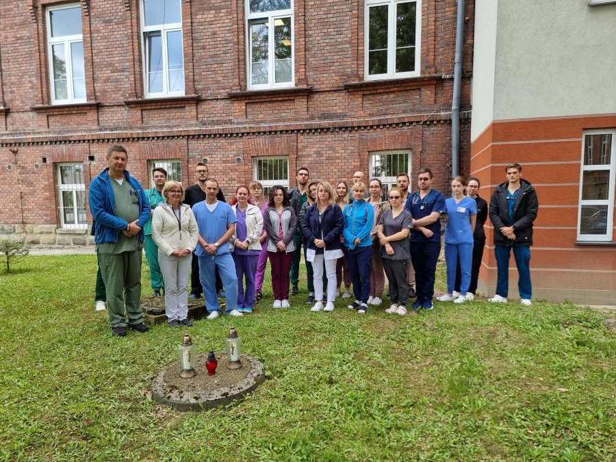 Lekarze wyjdą przed szpitale i zapalą znicze. Fala agresji również w Bielsku-Białej - foto