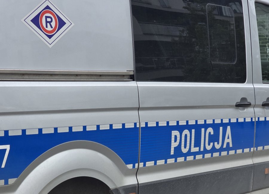 Szybki wyrok dla uciekiniera. Bezwzględne więzienie za jazdą z wielokrotnymi zakazami