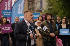Adrian Zandberg w Bielsku-Białej. Kandydat partii Razem długo rozmawiał z wyborcami - foto