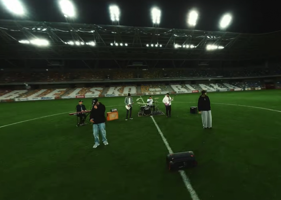 Muzycy nagrali klip na Stadionie Miejskim. „Przed nami ostatni, najważniejszy mecz” WIDEO