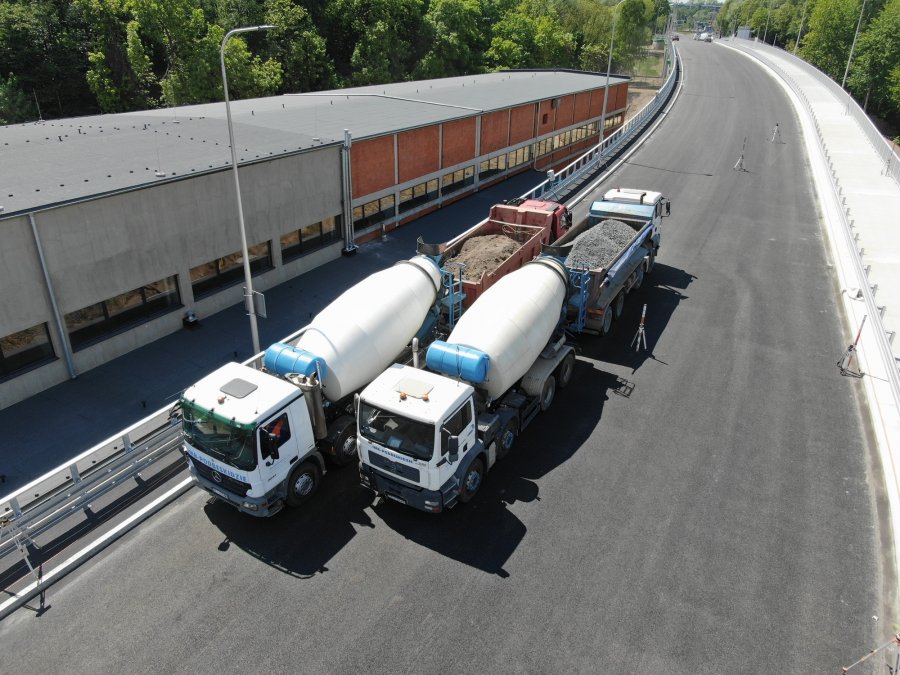 150 ton na przęśle wiaduktu. Próba generalna przebiegła zgodnie z planem - foto