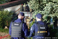 10 zastępów walczyło z pożarem domu. Trudna, czterogodzinna akcja gaśnicza - foto