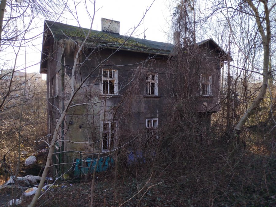 Opuszczony budynek stwarza śmiertelne zagrożenie. Już raz doszło w nim do tragedii - foto