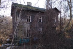 Opuszczony budynek stwarza śmiertelne zagrożenie. Już raz doszło w nim do tragedii - foto