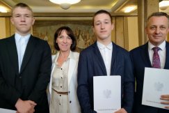 Wyróżnienia dla bielskich uczniów. Nagrody wręczała minister edukacji - foto