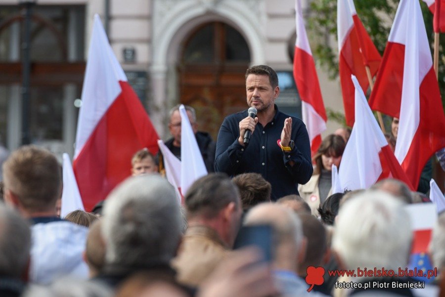 PKW podała oficjalne wyniki wyborów. Będzie potrzebna druga tura wyborów prezydenckich