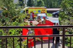 Tragiczny lot dziecka uchwyciła kamera. 39-latka nigdy nie odpowie za usiłowanie zabójstwa syna?
