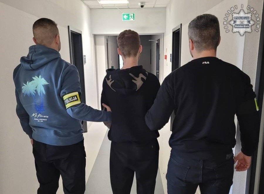 Kradł w sklepie, a potem zaatakował ochroniarza. 20-latek odpowie za rozbój - foto