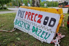 Rondo na osiedlu budowane jest specustawą drogową. Trwa kolejny dzień protestu mieszkańców