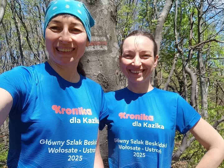 Magda i Ola idą dzielnie. Za nimi już Bieszczady, a wszystko dla Kazika! - foto