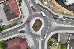 MZD uczy jak jeździć po nowym rondzie. Organizacja ruchu sprawia tu duży problem WIDEO