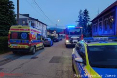 Siłowe wejście do mieszkania. Karetka na sygnale pojechała do szpitala - foto