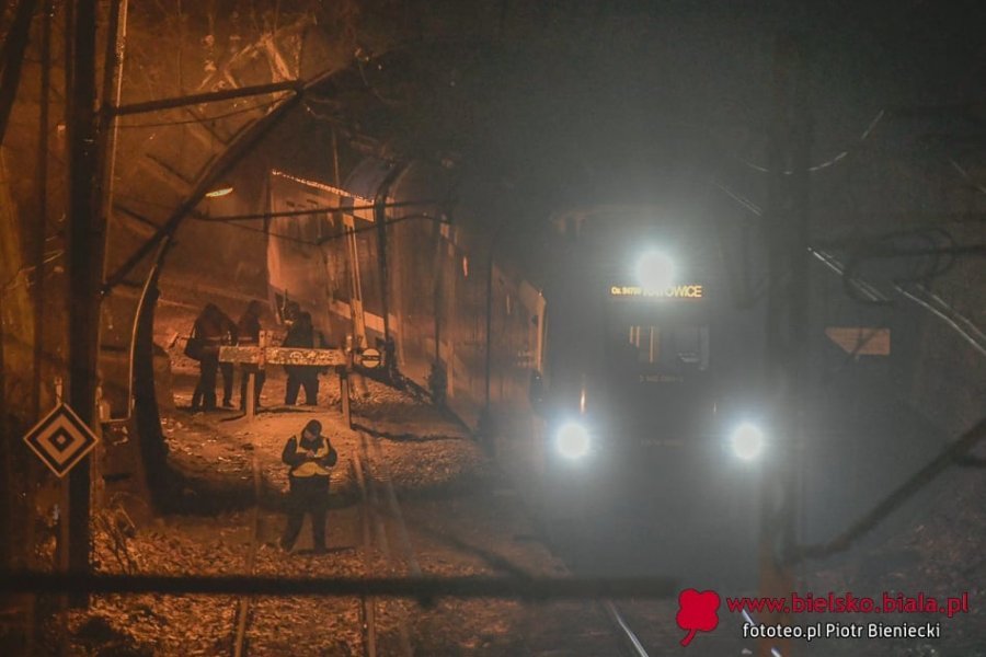 Raport po wypadku kolejowym. Ustalono przyczynę wykolejenia pociągu w tunelu w Bielsku-Białej