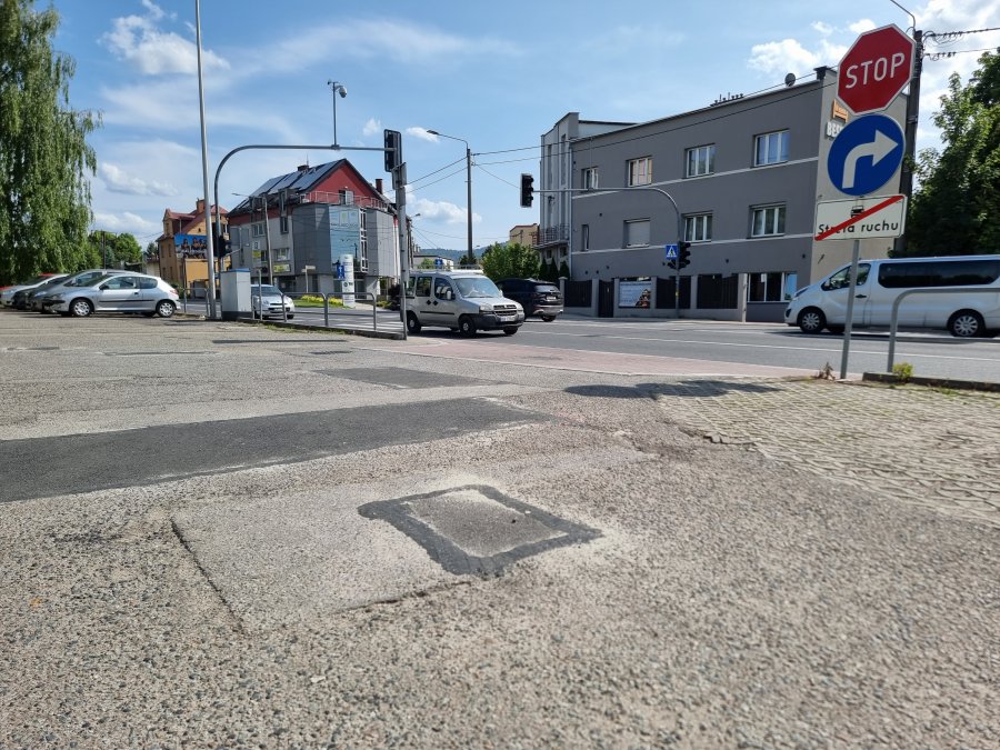 Po wielu miesiącach załatali dziury. Kierowcy w końcu nie będą uszkadzać aut - foto