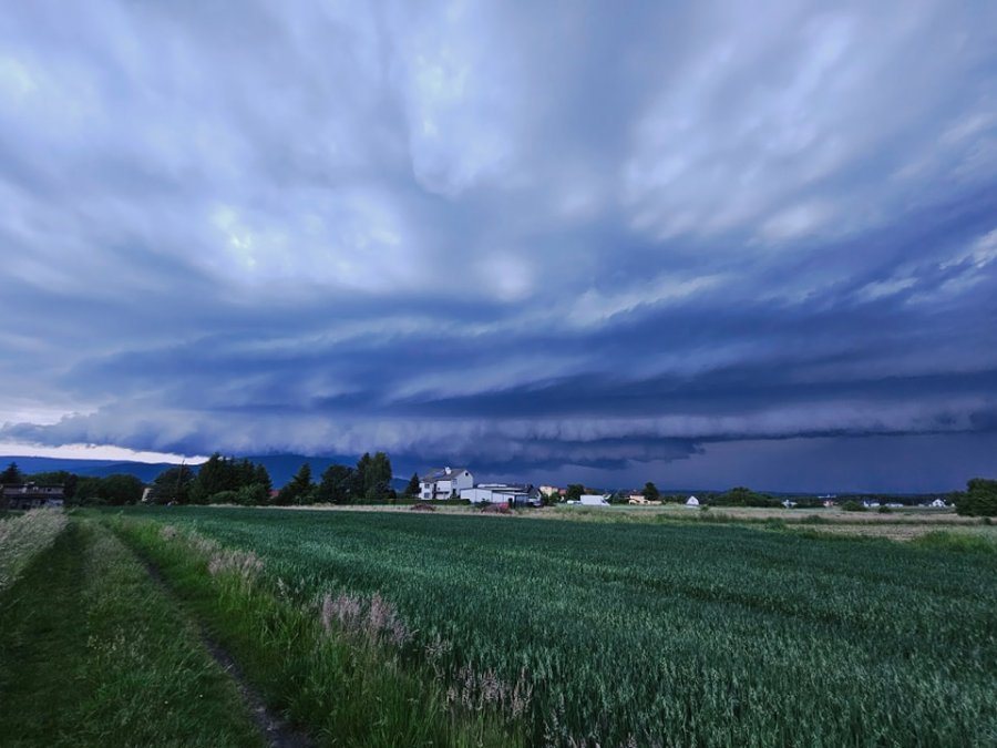 Pogoda może być dziś bardzo niebezpieczna. IMGW może wydać najwyższy stopień ostrzeżenia!