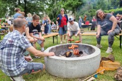 Piknik dla całych rodzin w Olszówce. Integracja, zabawa i kiełbaski z ogniska - foto
