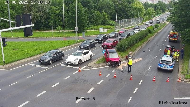Zderzenie dwóch aut w al. gen. Andersa. Były utrudnienia w ruchu - foto