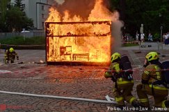 Słup ognia obok Ratusza. Temperatura dobiła do 1000 stopni Celsjusza! - foto