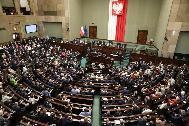 Bielscy posłowie kochają podróże. Wydali setki tysięcy złotych na kilometrówkę i wynajem aut