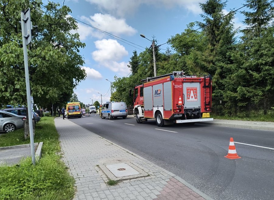 Wypadek na osiedlowej drodze. Kierowca quada przewieziony do szpitala - foto