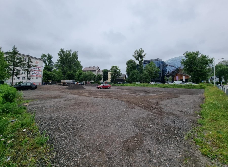 To nie MZD, a nowy właściciel równa parking przy Cavatinie. Jakie plany ma bielski deweloper?