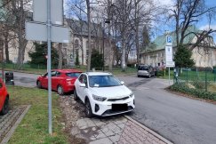 Wystawili mandat, choć stał poza strefą. Pieniędzy długo nie chcieli oddać, ale znak przestawili