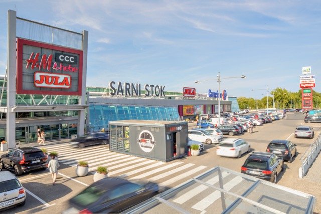 Sarni Stok - wygodne zakupy, wyjątkowe marki i przestrzeń, do której chce się wracać