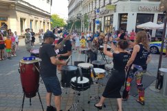 Barwna parada i osiedlowe koncerty zwieńczyły festiwal. Muzykom wrzucali walutę - foto