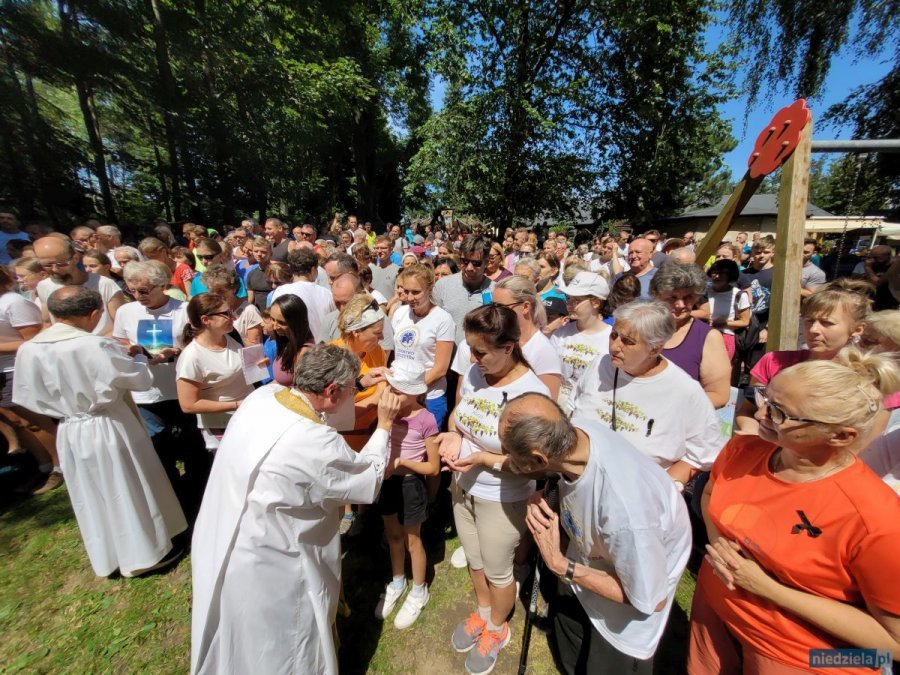 Co tydzień będą modlić się na innym szczycie. Na trasie Przegibek, Klimczok czy Błatnia