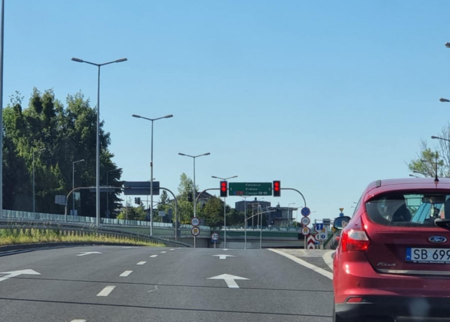 Przez godzinę zamknięty był tunel obwodnicy. Na miejscu działały służby ratunkowe - foto