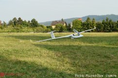 Awaryjne lądowanie szybowca obok lotniska. Za sterami siedział kompletnie pijany pilot - foto