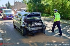 Zderzenie aut, sprawczyni wydmuchała blisko trzy promile! Jechała z dzieckiem! - foto