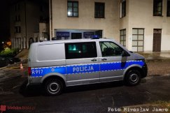 Nocna próba włamania do drukarni. Łomami próbowali sforsować okno - foto