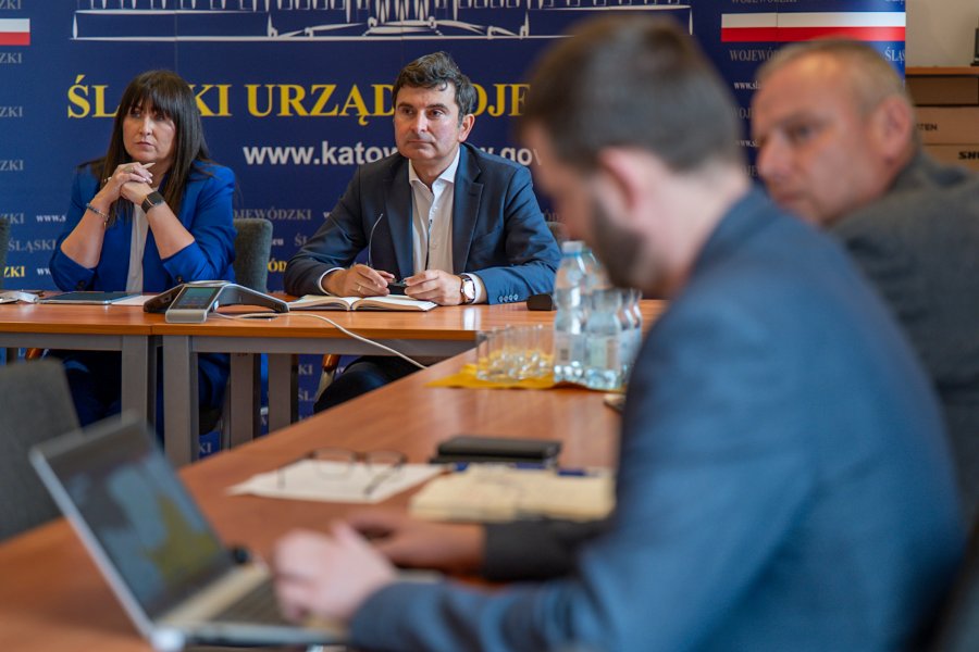 Wojewoda po odprawie ze służbami. Sąsiednie gminy wydają worki z piaskiem WYKAZ PUNKTÓW