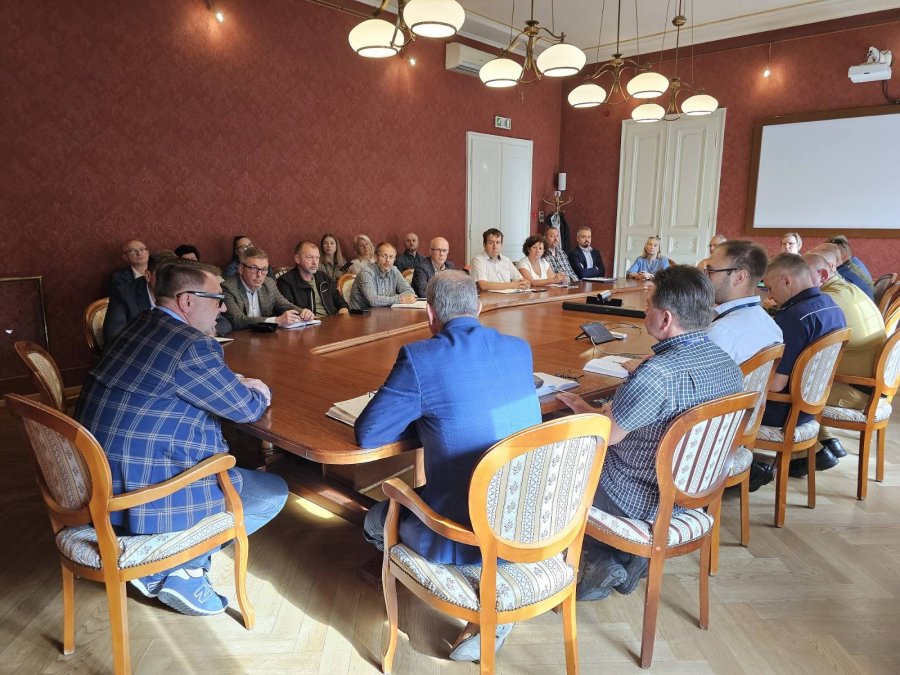 Służby w stanie gotowości. Prezydent podjął decyzję o wydawaniu worków z piaskiem - foto
