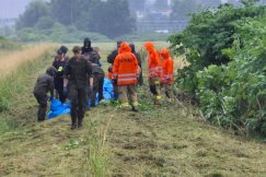 To była spokojna noc. Ewakuowali cztery obozowiska, ustawiali rękawy i rozwozili worki z piaskiem