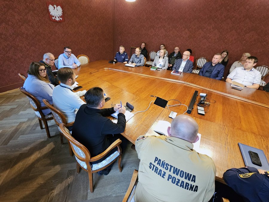 Zebrały się sztaby kryzysowe. „Sytuacja jest poważna, nadal działamy prewencyjnie” - foto