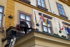 Poseł z Bielska-Białej po drabinie wszedł na balkon. „Przeprowadziłem interwencję poselską” - foto