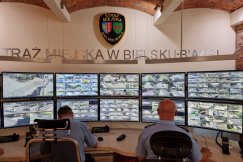 Malował rusztowanie kamienicy. Wcześniej nieletni wandal „upiększył” kamienice