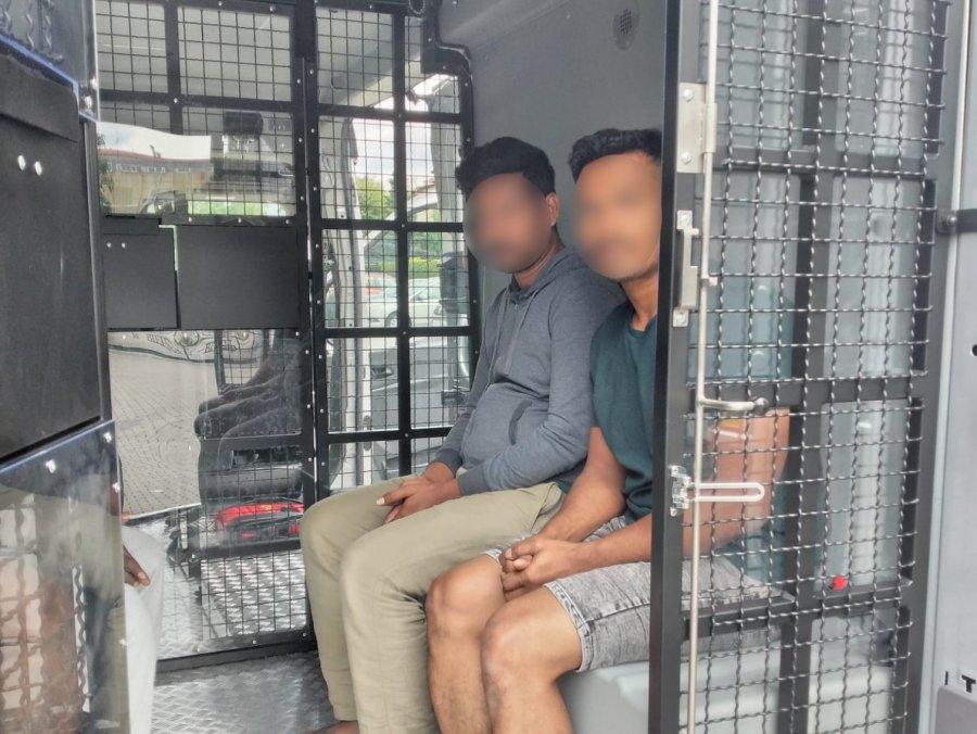 Kolejni nielegalni imigranci zatrzymani. Specjalne samoloty deportują ich z Polski - foto