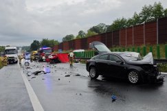 Tragiczny wypadek na S52. Kierowca ruszył „pod prąd” i zginął w czołowym zderzeniu - foto