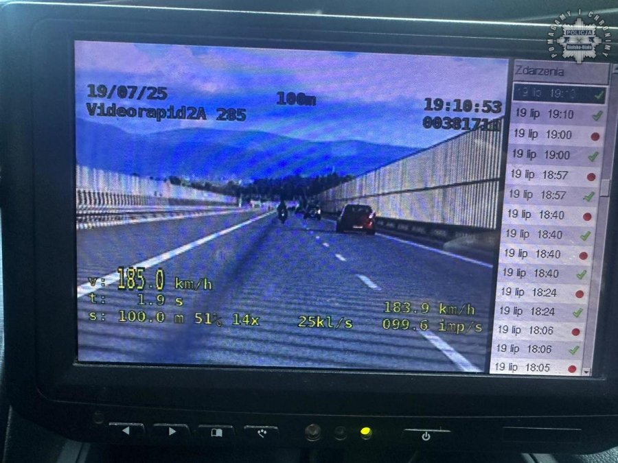 Pędził niemal 200 km/h. Jechał za nim nieoznakowany radiowóz z wideorejestratorem - foto