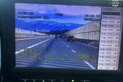 Pędził niemal 200 km/h. Jechał za nim nieoznakowany radiowóz z wideorejestratorem - foto