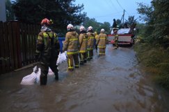 Najgorsze za nami. Nocą spadła blisko miesięczna norma opadu, ponad 380 interwencji strażaków