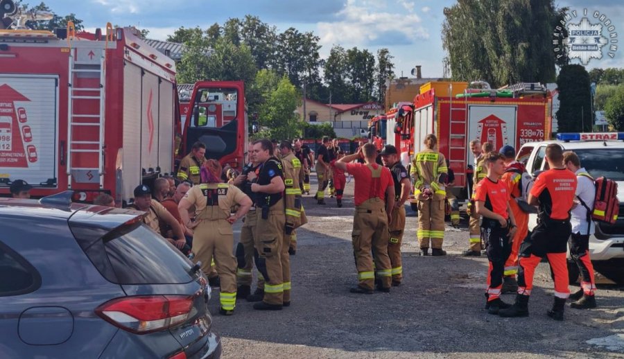 Duża koncentracja służb. Kontynuowali zakrojone na szeroką skalę poszukiwania - foto