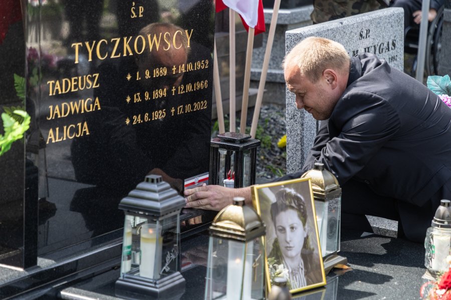 Oddali hołd w rocznicę powstania. Pamięć o przodkach buduje naszą tożsamość - foto