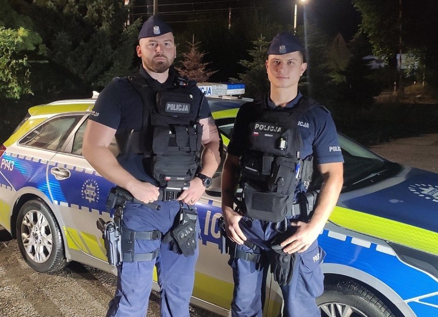 To oni uratowali desperata. Policja ujawnia kulisy nocnego dramatu na osiedlu - foto