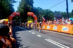Tour de Pologne przejechał przez miasto. Bez walki o punkty górskie na Przegibku - foto