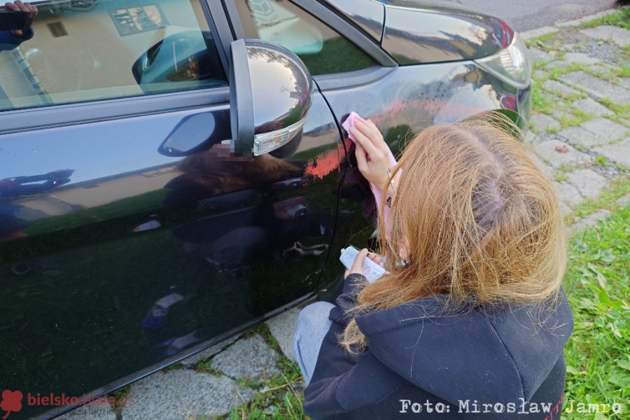 Komu przeszkadzały auta na parkingu? Straty liczone w tysiącach złotych! - foto